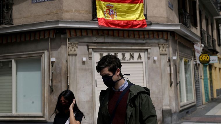 España registra un ligero repunte en muertes y nuevos casos por COVID-19