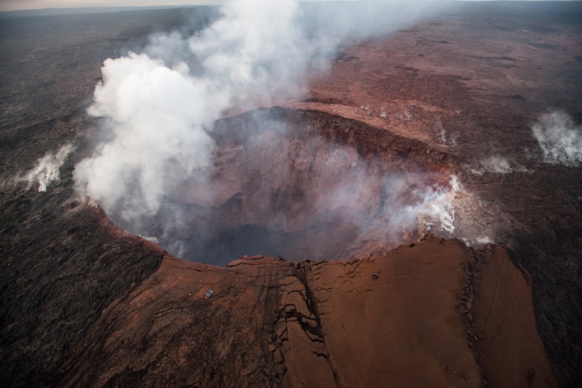 Descubre la NASA lago de agua en el volcán Kilauea