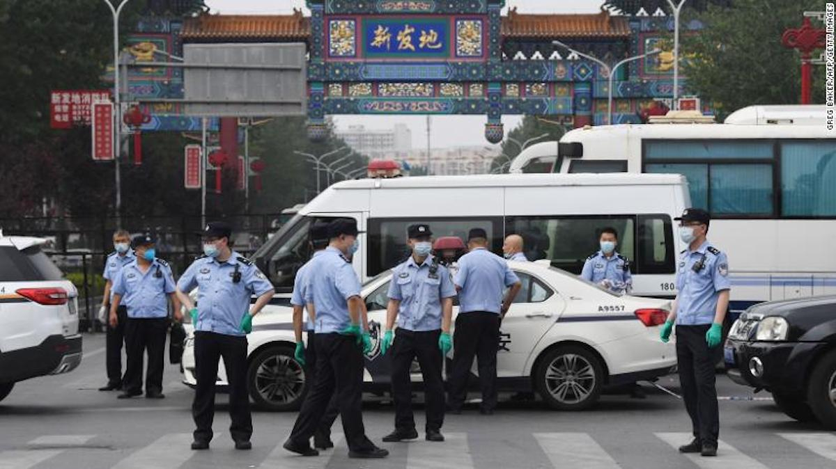 Beijing amplía restricciones por temor a propagación masiva del brote