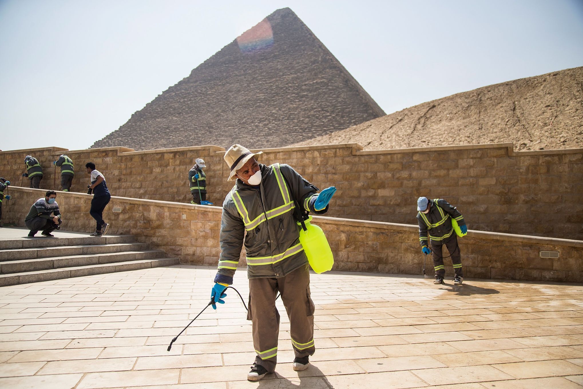 Egipto levanta toque de queda pese a aumento de contagios