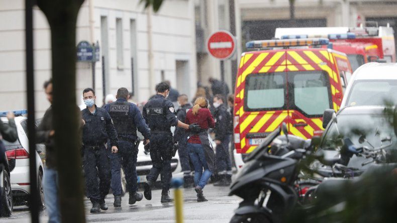 Ataque con cuchillo en París deja dos heridos; hay un detenido