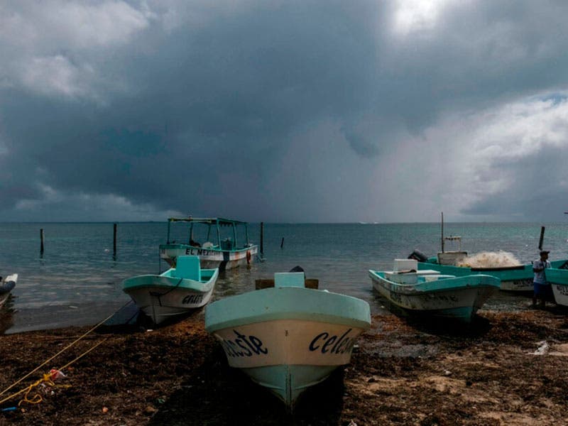 El huracán ”Delta” toca tierra en Quintana Roo como categoría 2