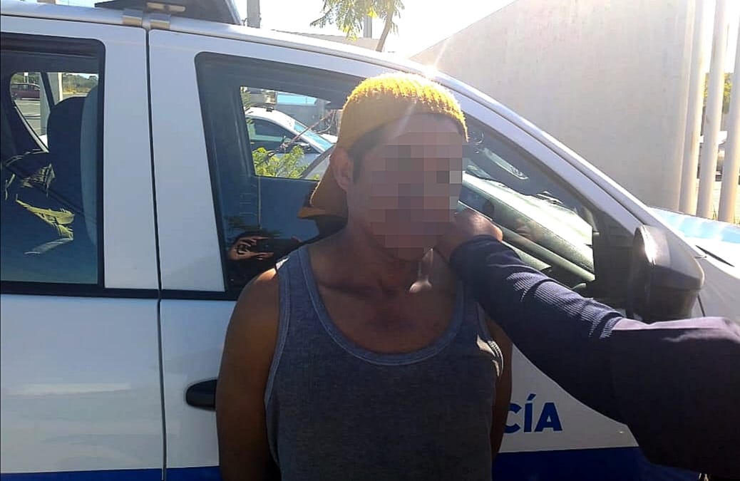 Policías lo detienen por Peleonero en San Juan del Río.