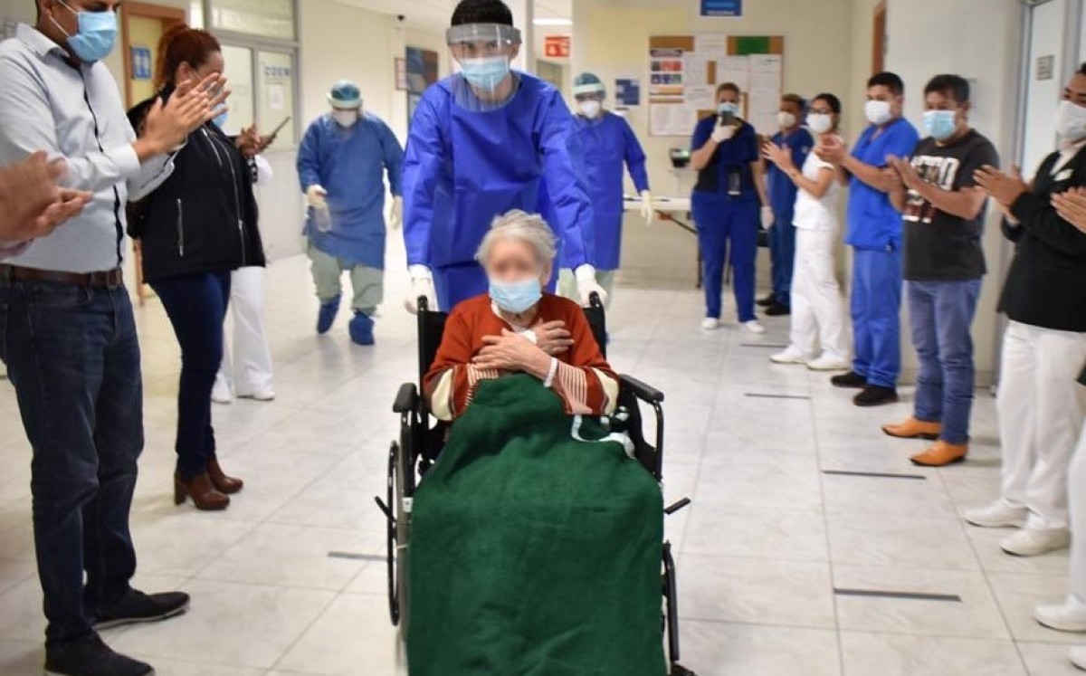 Abuelita de 97 años vence al coronavirus en Monterrey