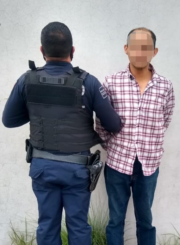 Es Detenido en el Centro de San Juan del Río por Robar una Tienda.