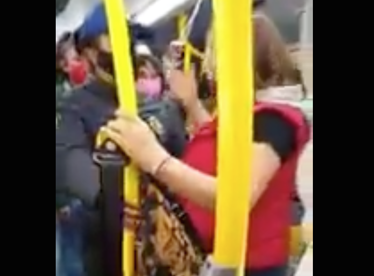 Por negarse a bajar del Metrobús con su mascota, surge #LadyPerro