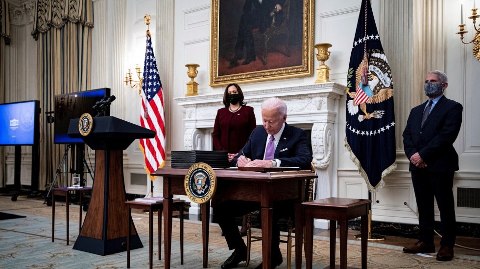 COVID-19: Joe Biden anuncia que EU exigirá cuarentena a viajeros extranjeros