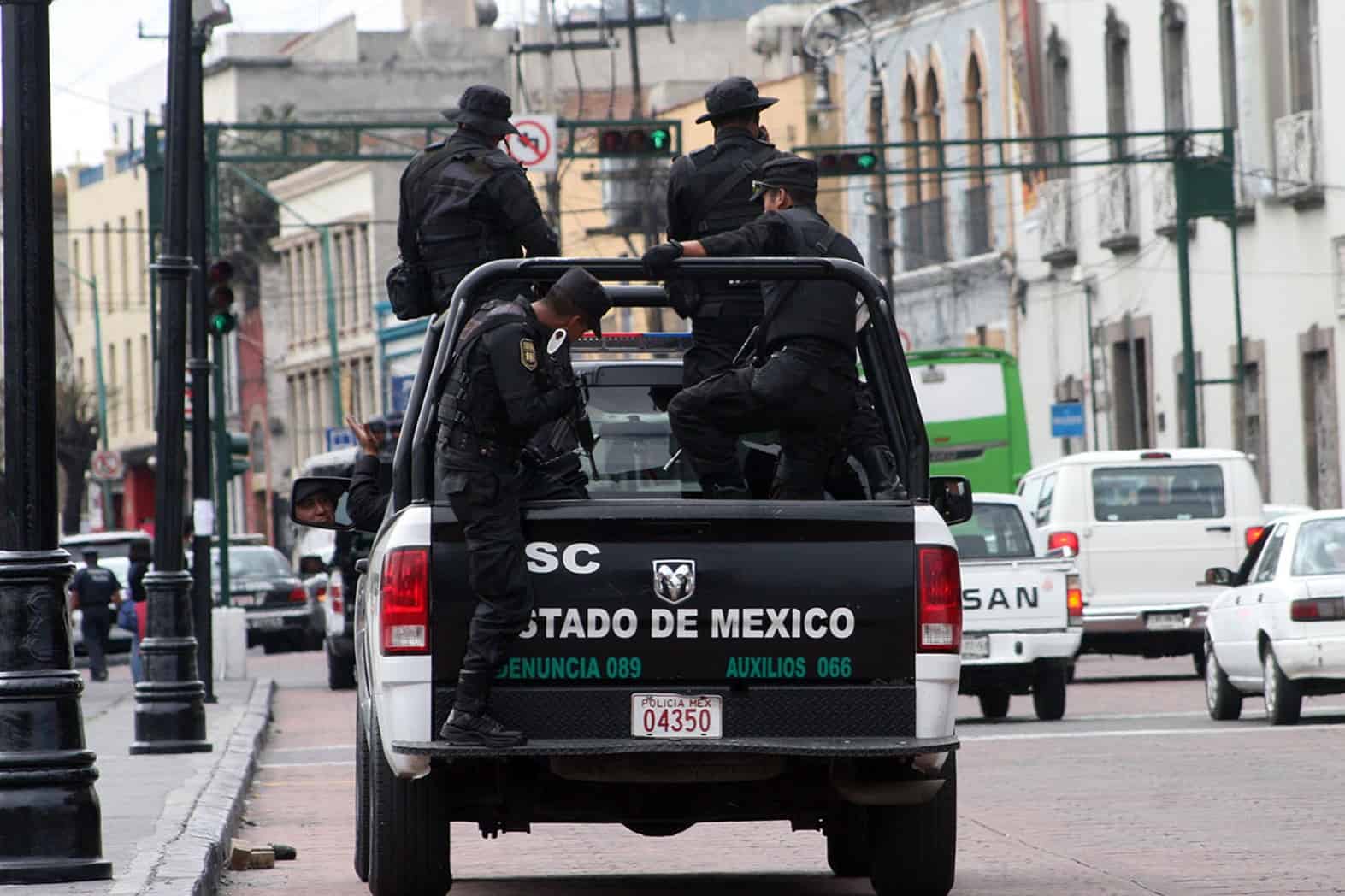 Policías de México se Intoxican con Chilaquiles.