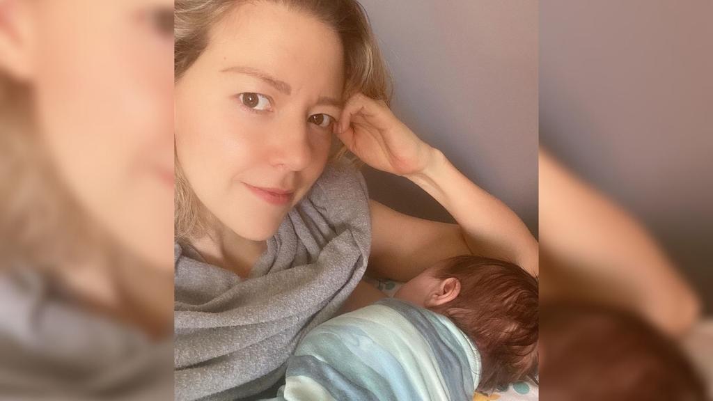 Fernanda Castillo publica imagen amamantando a su bebé