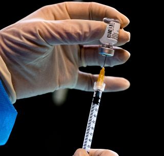 Pfizer reiniciará suministro de vacunas anti COVID-19 a México