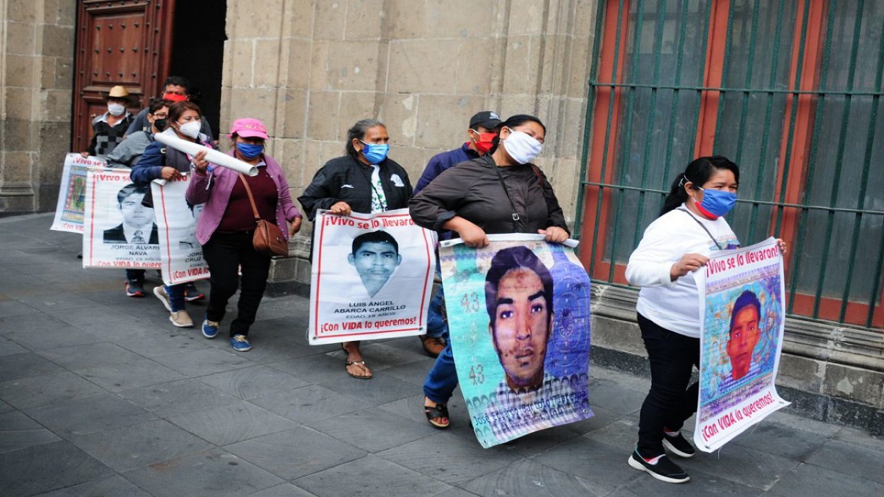 Caso Ayotzinapa: envían 16 restos a universidad de Austria para identificarlos
