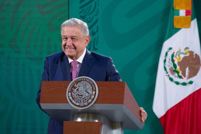 AMLO se rehúsa a usar cubrebocas tras padecer COVID-19