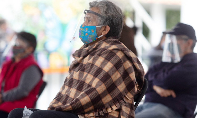 COVID-19: Reciben vacuna 87 mil adultos mayores en primer día de campaña