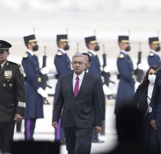 AMLO inaugura Base Aérea en aeropuerto de Santa Lucía con corte de listón