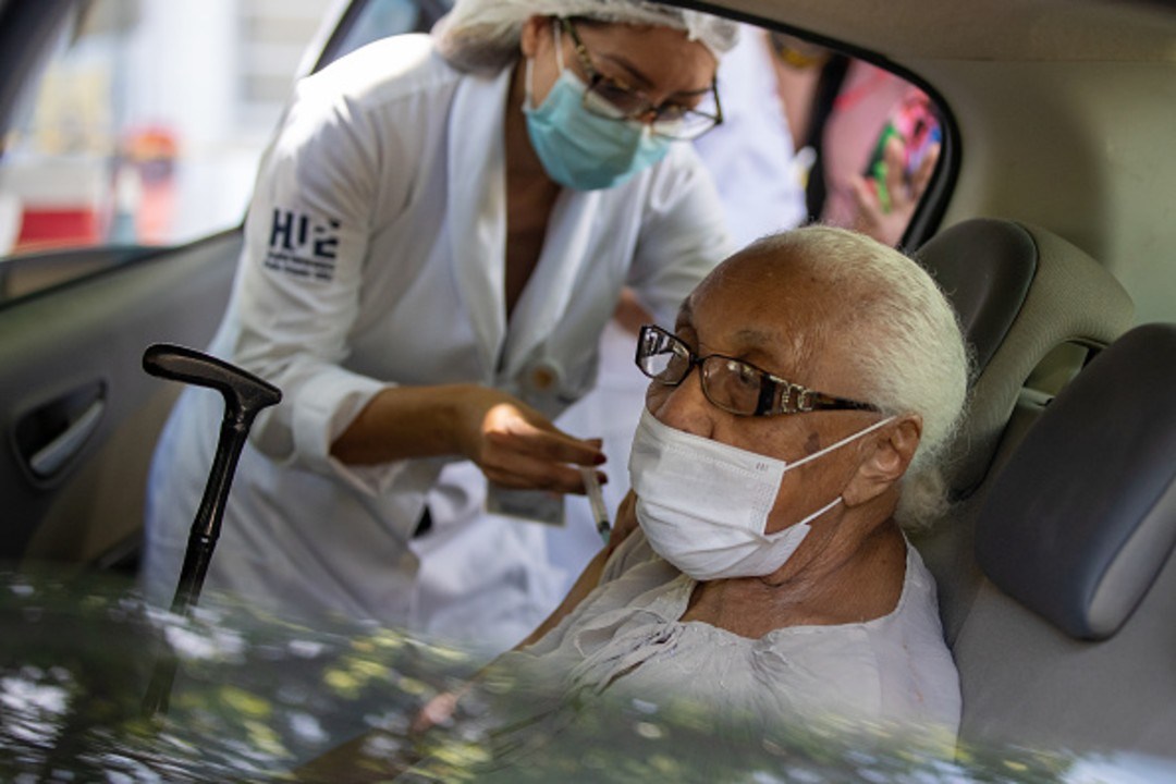 COVID-19: Brasil acumula más de 10 millones de casos