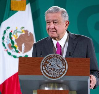 “Gozo de cabal salud”, responde AMLO al PAN