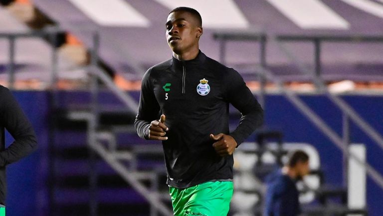 Jugador de Santos denuncia racismo en duelo vs San Luis