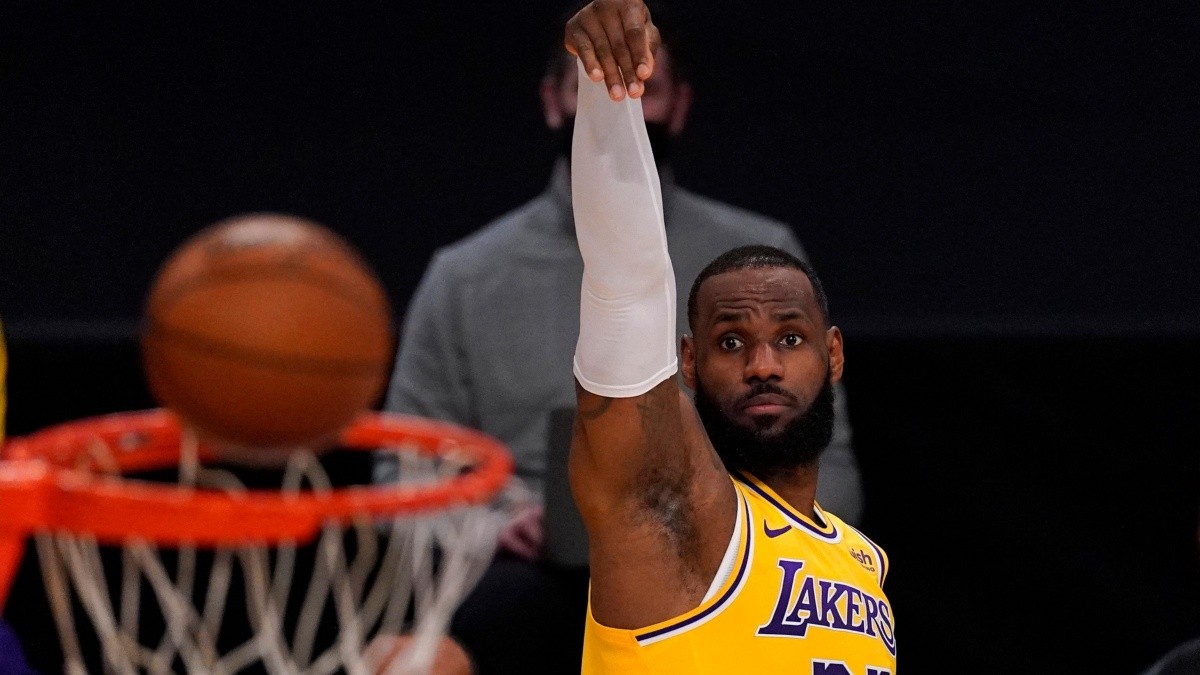 NBA: LeBron guía a Lakers a un nuevo triunfo en la prórroga