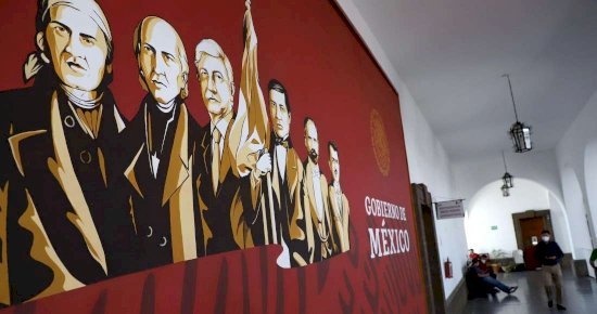 Piden retirar mural de AMLO junto a héroes de la Patria en Culiacán