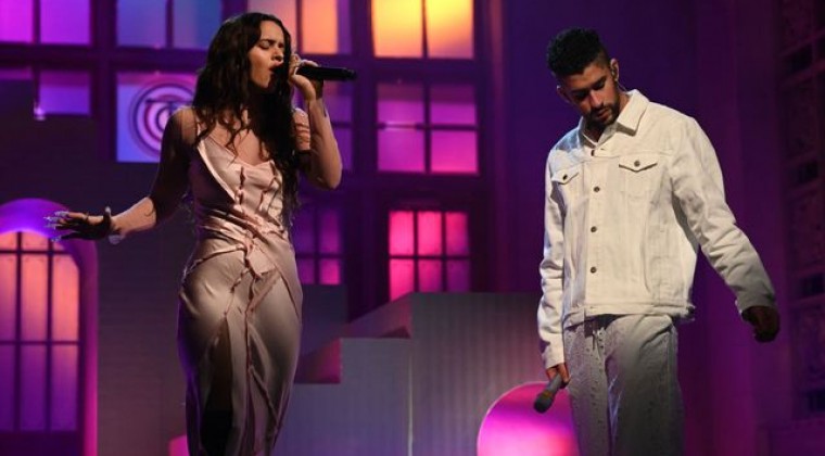 Bad Bunny y Rosalía revolucionan en Saturday Night Live al cantar en español