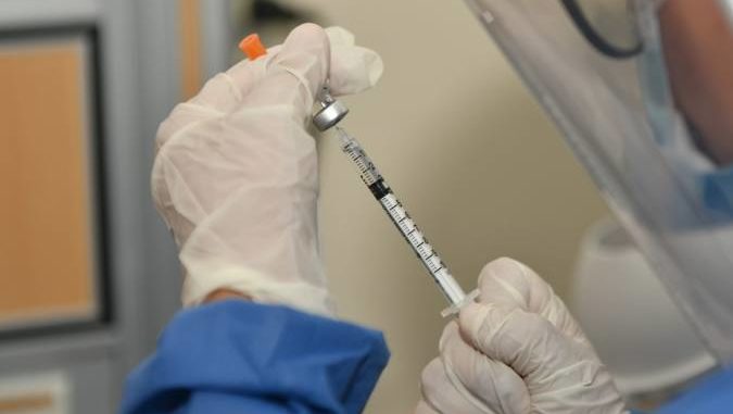 Adaptar vacunas a nuevas variantes de COVID-19 es fácil, pero puede demorar meses