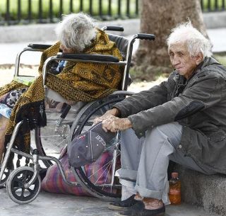 Viral: Captan agresión de hombre a anciana de 95 años en la CDMX