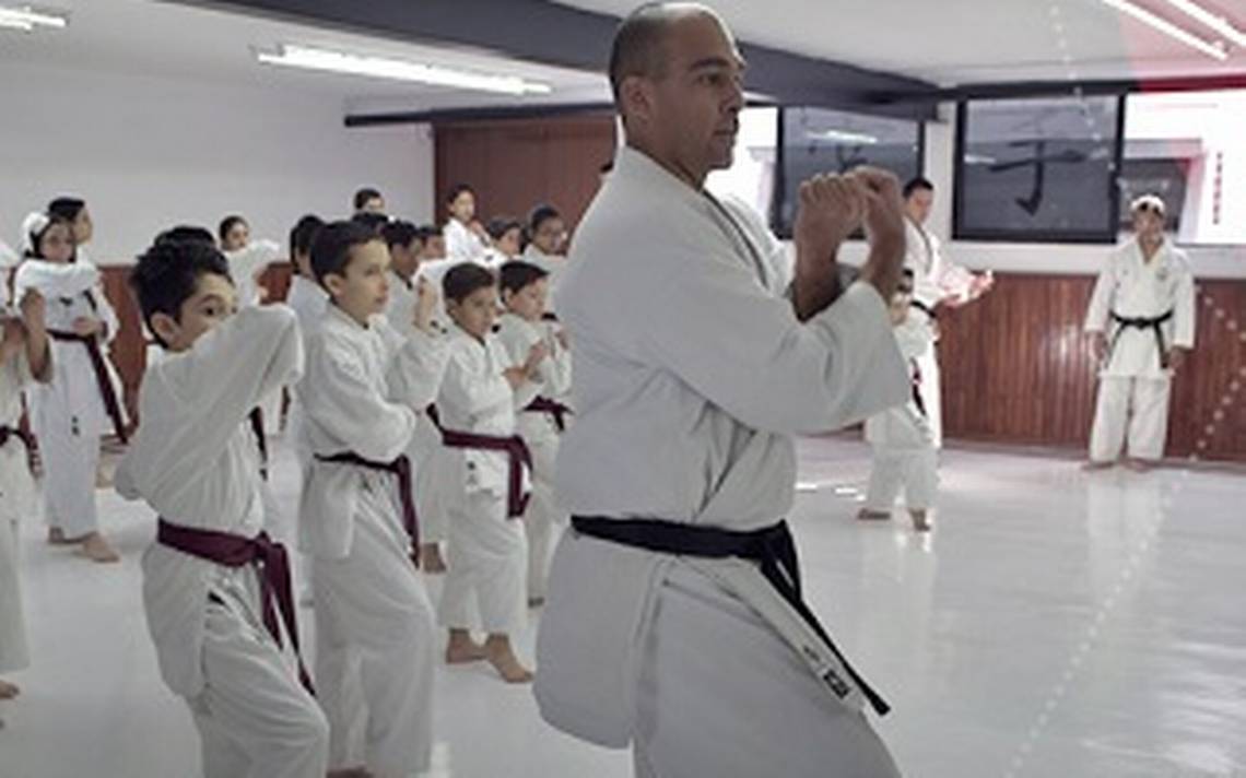Con filtros sanitarios y al aire libre, así volvió el karate de Jalisco