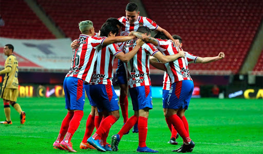 Chivas logra primer triunfo en casa
