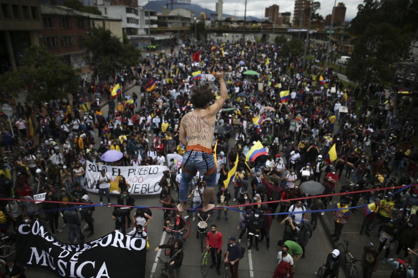 Se investigan abusos durante protestas en Colombia: Iván Duque