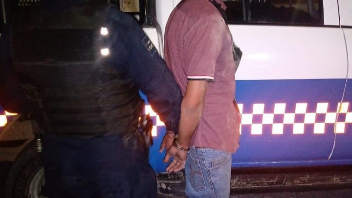 Tras persecución, elementos de SSPMSJR detienen a un sujeto con vehículo reportado como robado.