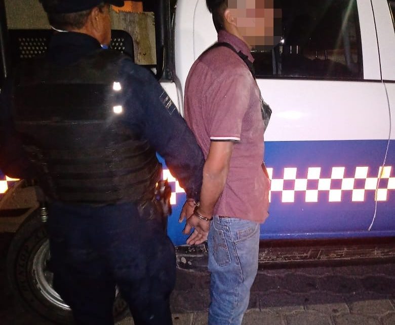 Tras persecución, elementos de SSPMSJR detienen a un sujeto con vehículo reportado como robado.