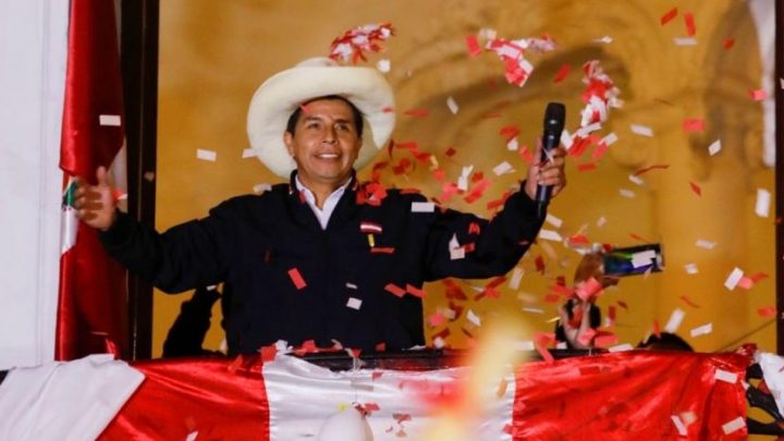 Proclaman a Pedro Castillo presidente electo de Perú