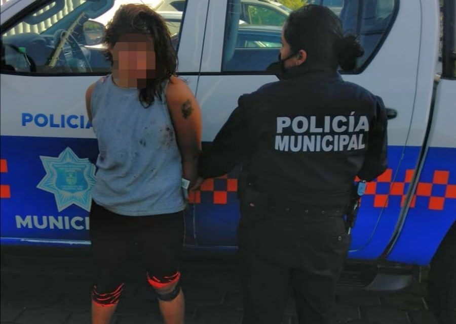 Mujer Golpea a Trabajadora en San Juan del Río.