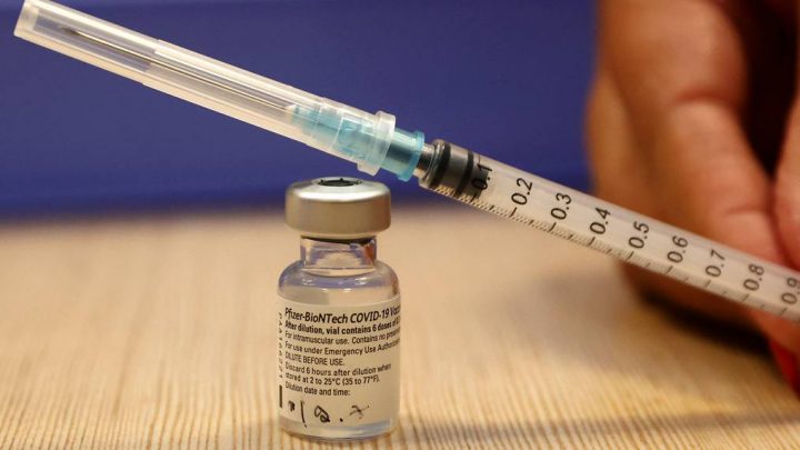 Efectividad de vacunas Pfizer y Moderna cae a 66% con variante Delta, revela estudio