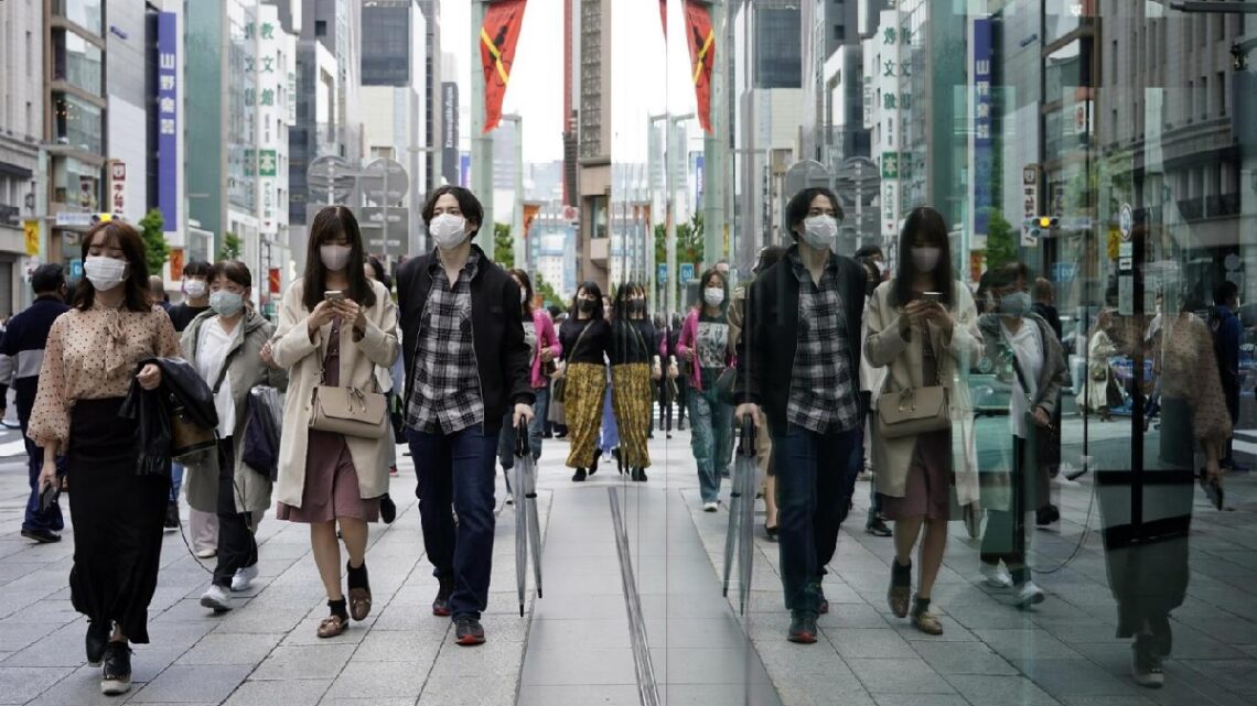 Japón amplía el nivel alerta sanitaria en ocho regiones más