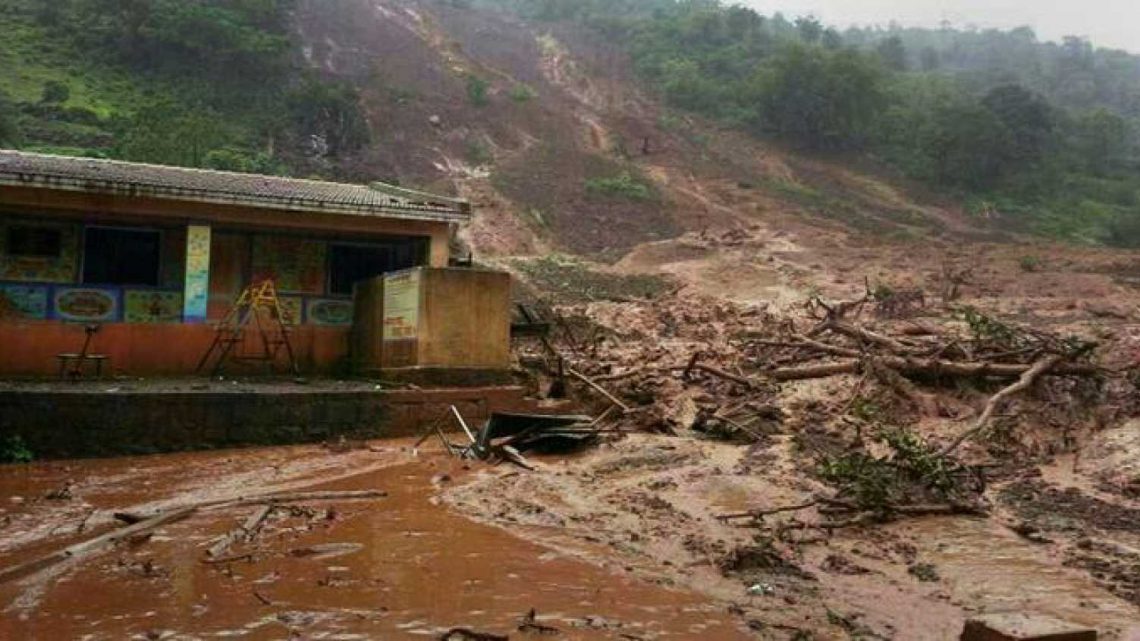 Al menos diez muertos tras deslizamiento de tierra en la India