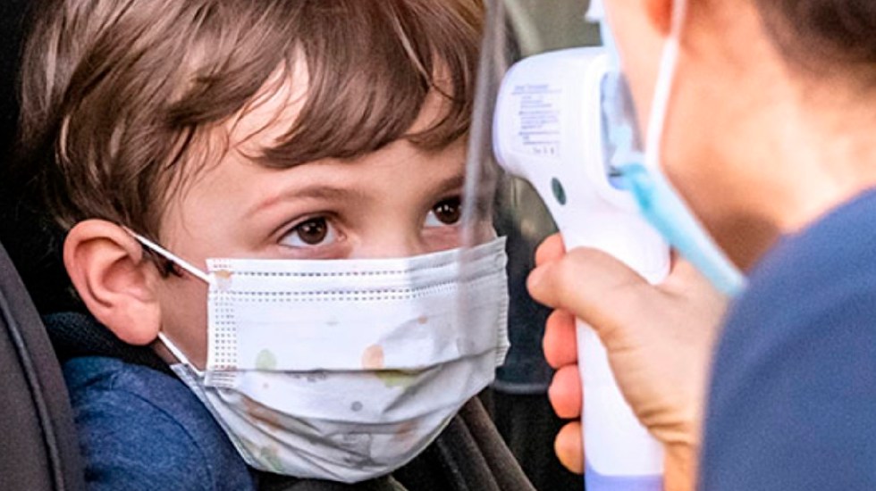 Estados Unidos registra récord de niños hospitalizados por COVID