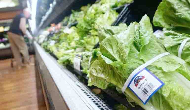Mujer tose sobre alimentos y le dan un año de cárcel