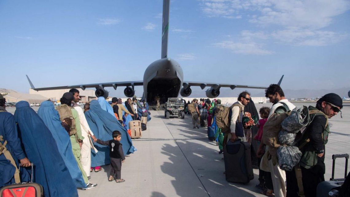 Qatar trabaja con los talibanes para reabrir el aeropuerto de Kabul “cuanto antes”