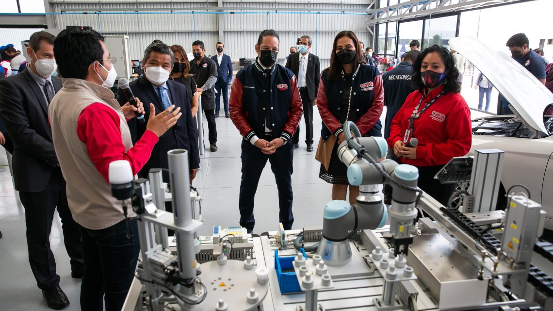 Entrega el Gobernador Centro de Aprendizaje y Profesionalización de Talento Automotriz (CAPTA) en la UPQ