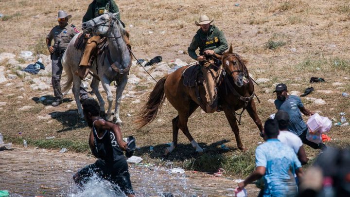 Biden asume responsabilidad por maltrato a migrantes: “Habrá consecuencias”
