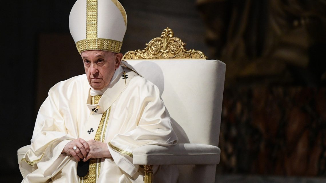 El Papa Francisco expresó que la defensa de la vida humana nunca se debe negociar, por ello invita a los países ricos a aportar a los países que menos tienen