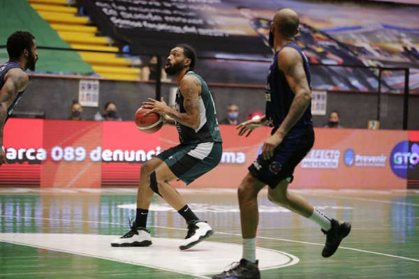 La quinteta tapatía fue superior desde la primera mitad del encuentro y selló la victoria por 101-93 ante las Abejas de León