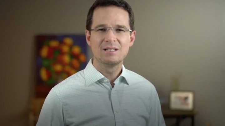 Anaya dice que la “fórmula mágica” de AMLO de “barrer las escaleras de arriba para abajo” para acabar con la corrupción, no ha funcionado