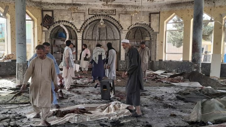 Se llevaban a cabo los concurridos rezos del viernes al momento del ataque en la iglesia ubicada en la provincia de Kunduz