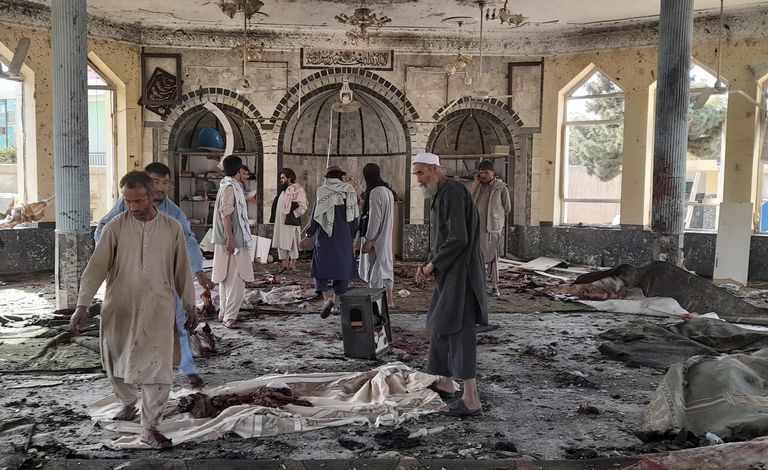 Se llevaban a cabo los concurridos rezos del viernes al momento del ataque en la iglesia ubicada en la provincia de Kunduz