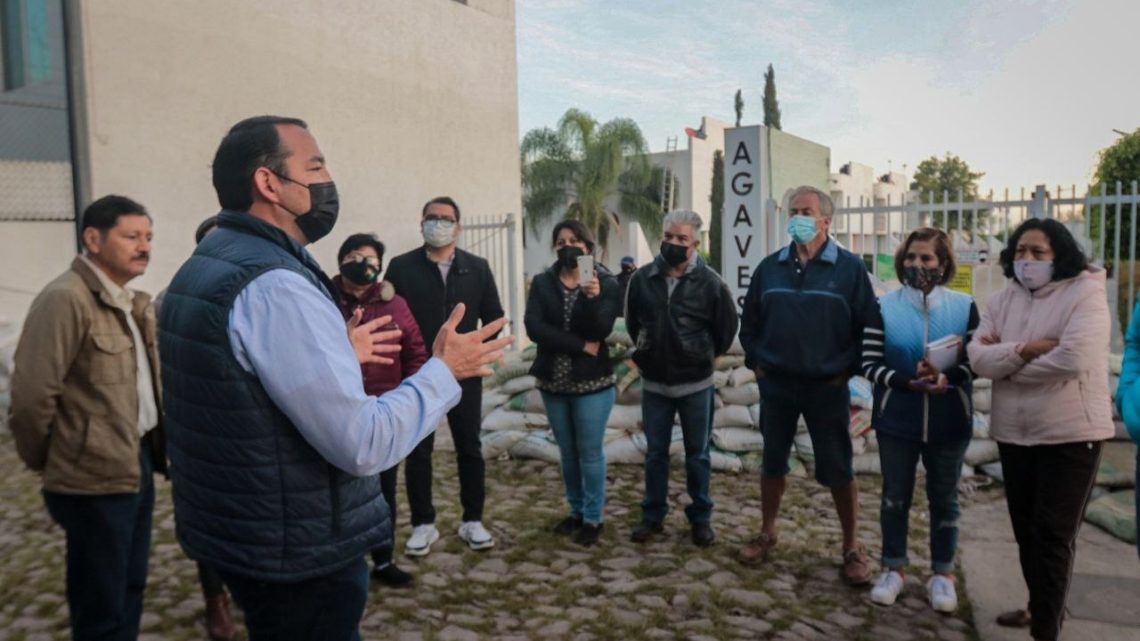 El Presidente Municipal de San Juan del Río, Roberto Cabrera Valencia, continúa atendiendo lo urgente, recorriendo las localidades afectadas cercanas al Río San Juan.