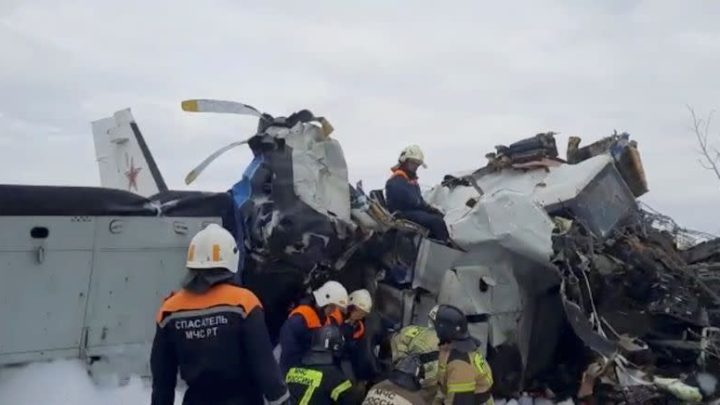 El avión, fabricado en la República Checa y de tipo L-410, se estrelló unos veinte minutos después del despegue; seis personas fueron rescatadas