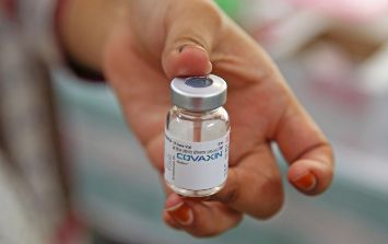 Estudio revela que se dieron unas tres cuartas partes menos casos de COVID-18 en los inmunizados con la vacuna india