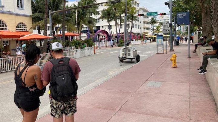 Las turistas, con ayuda de la tecnología, rastrearon a la ladrona, que se había llevado los bolsos de las recién llegadas a Miami Beach